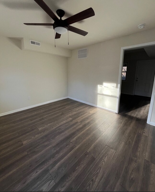 Photo - 2715 Dundeen St