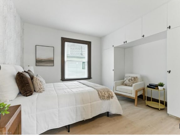 Photo - 39 Allenby Av