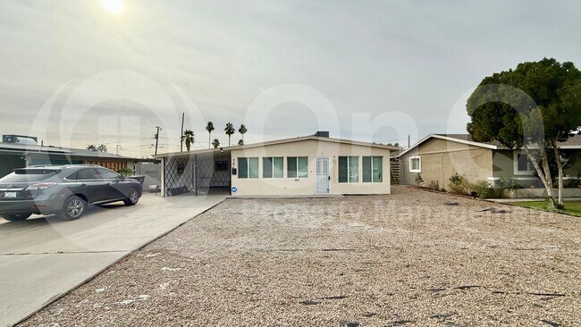 Photo - 741 E Erie St