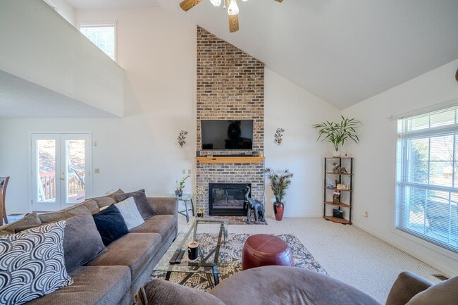 Photo - 474 Diana Ct