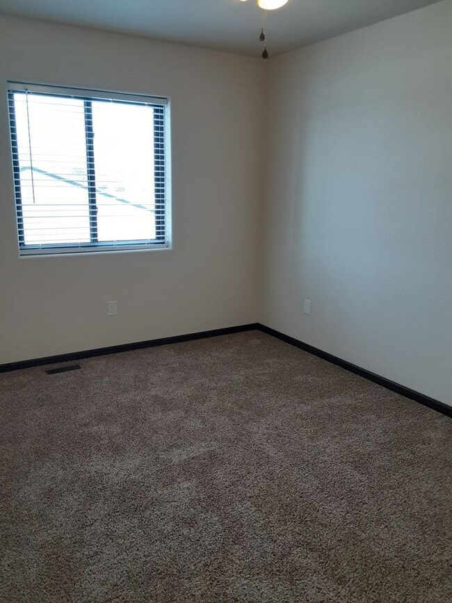 Photo - Modern Comfort: Discover Our 1-Bedroom Apartment Gem Unit Fox Run Apartments -581 #9