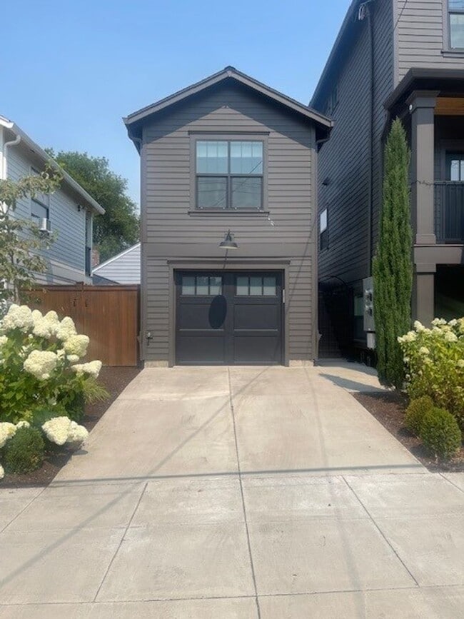 Photo - Detached above Garage Studio Available in ...