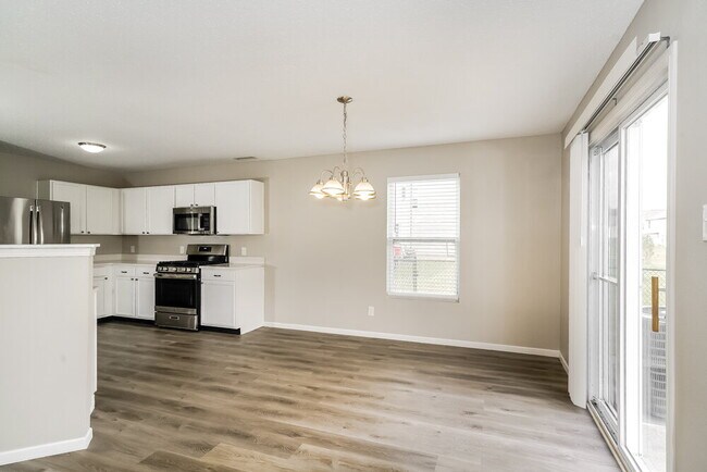 Photo - 8117 Retreat Ln