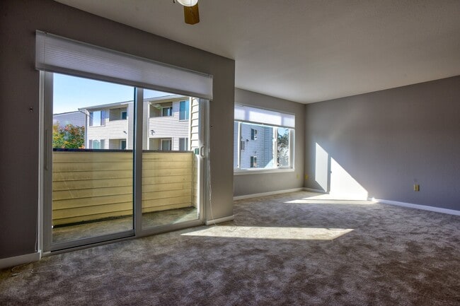 Photo - Ballinger Way Condo Unidad 19F-20301 19th Ave NE