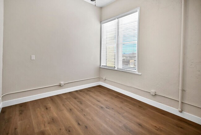 Photo - VINTAGE VAULT Unit 302