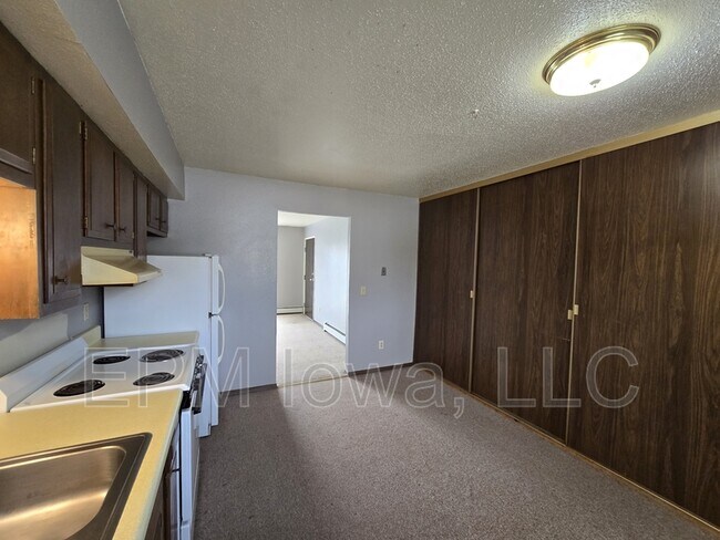 Photo - 101 16th Ave NW