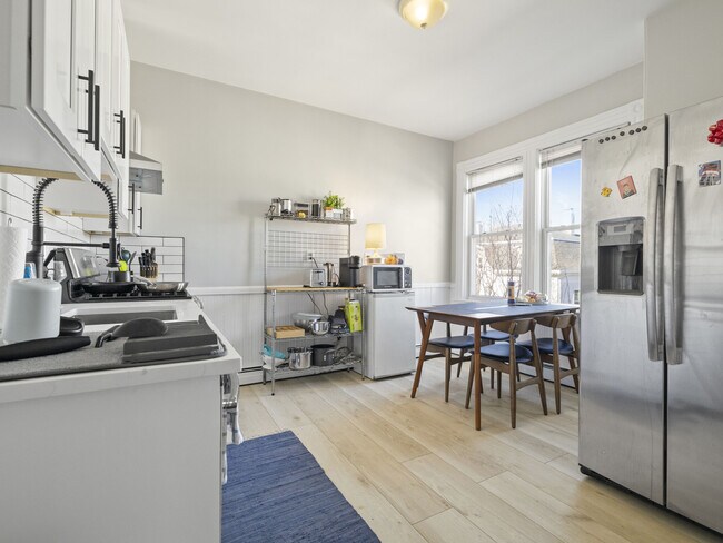 Photo - 147 Columbia St