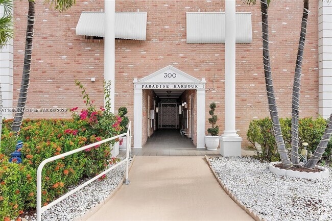 Building Photo - 300 Golden Isles Dr Unit 317 Rental