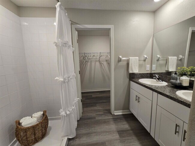 Photo - 5213 Dandelion St