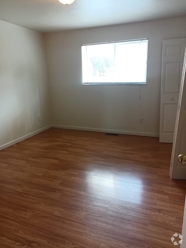 Building Photo - 9925 Sloane Sq Unit 9925 - B Rental