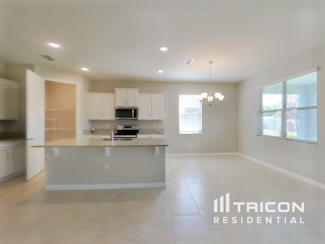 Photo - 1406 Savoy Ln