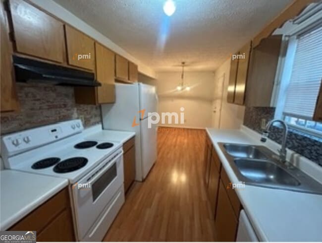 Photo - 2720 Sapphire St