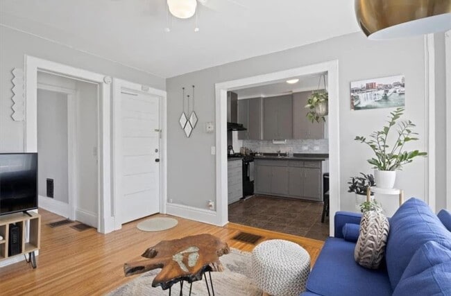 Building Photo - 272 Linden St Unit 2