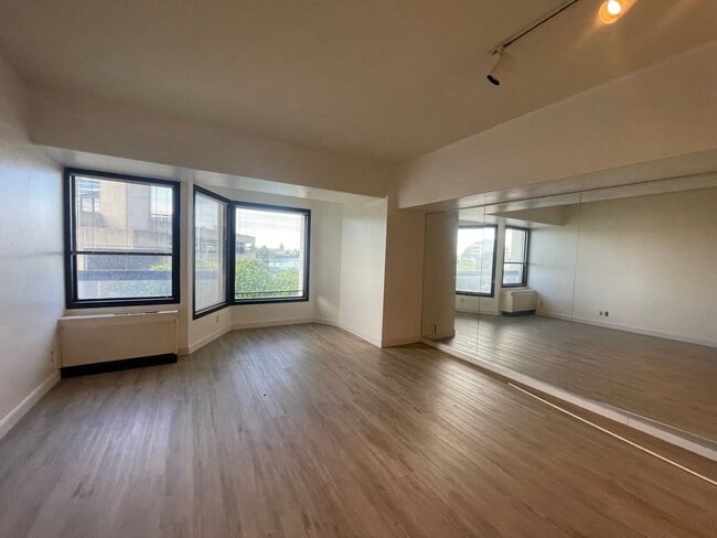 Photo - Newly Renovated Spacious 1BD/1 BA Property Available for Rent!!! Unidad 324