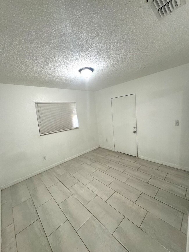 Photo - 2nd St Unidad 1349