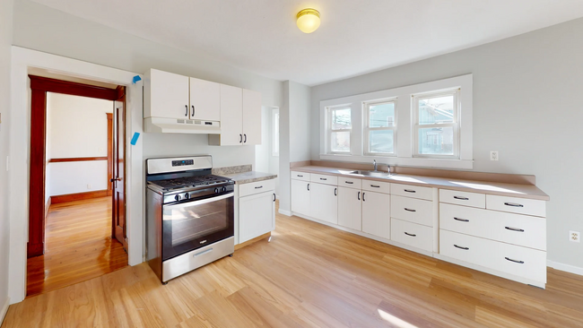 Photo - 897 Canterbury St Townhome