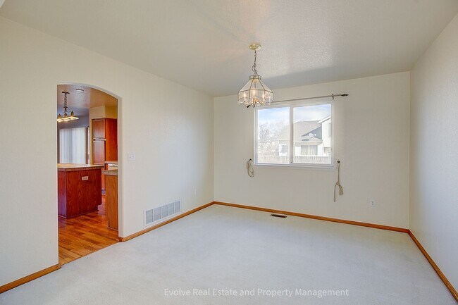 Photo - Evolve Real Estate: Gorgeous Single Family House is Available for Immediate Move-in!