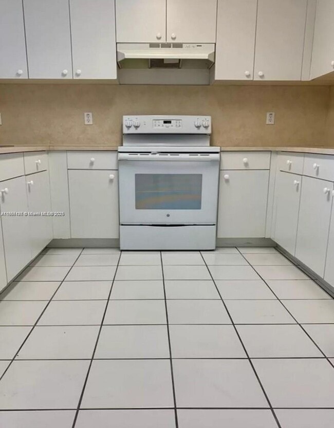 Building Photo - 1627 NW 18th St Unit 304 Rental