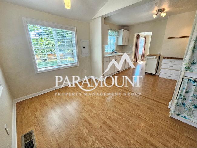 Photo - Vintage Charm in a Prime Bremerton Location!