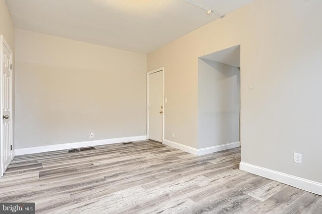 Photo - 1511 Carswell St