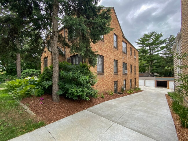 Building Photo - 4336 York Ave S Unit 3