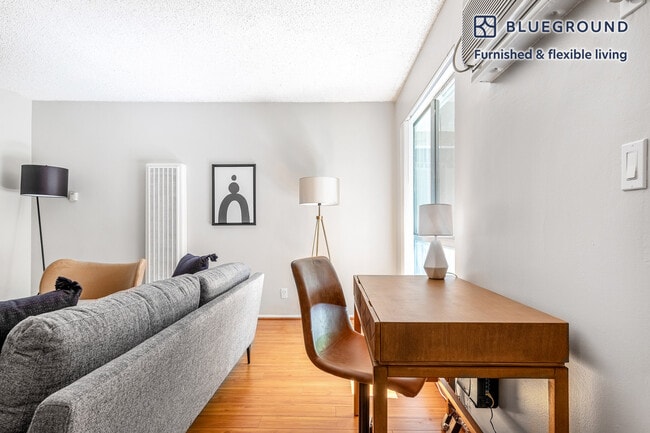 Photo - 14355 Huston St Unidad FL1-ID487