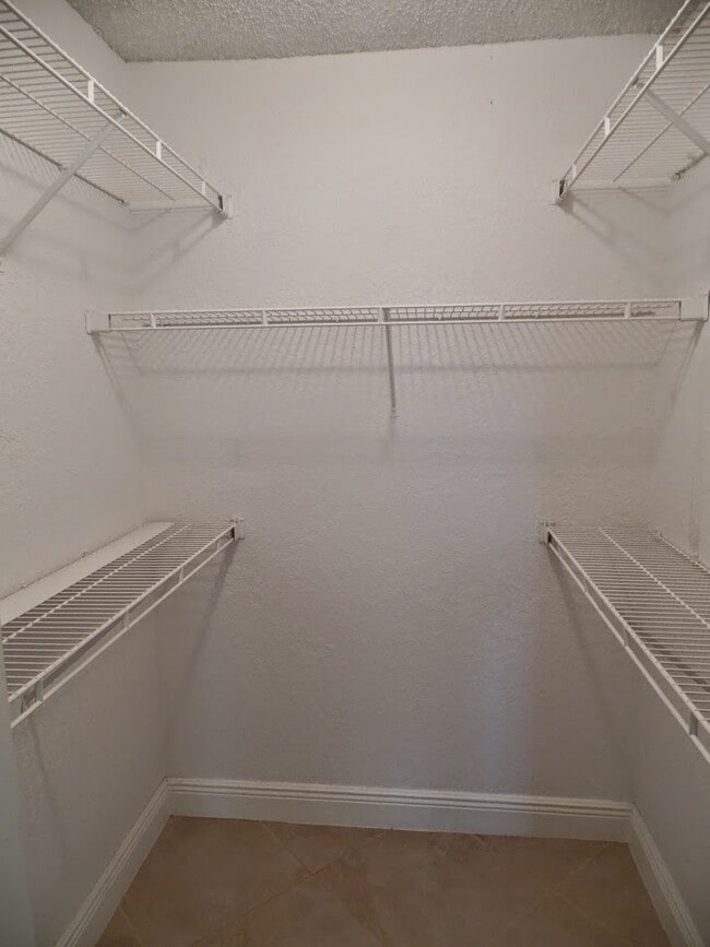 Photo - 2831 N Oakland Forest Dr