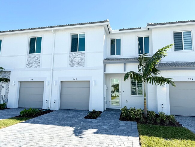 Brand new 3 bed 3.5 bath Townhouse with ya... - Brand new 3 bed 3.5 bath Townhouse with ya...