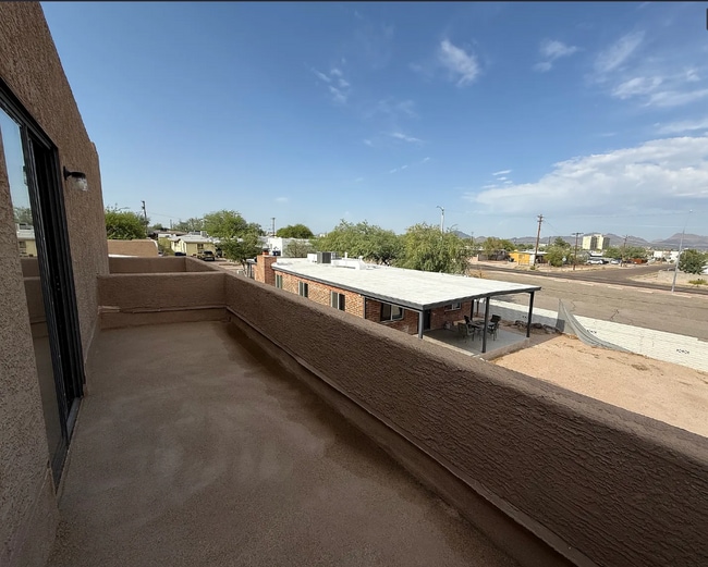 Balcony - 221 E Elm St