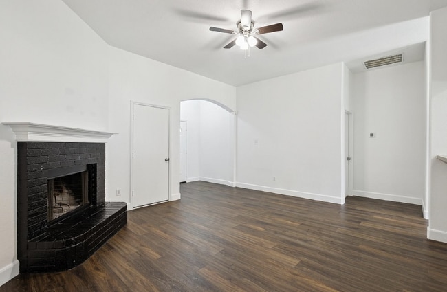 Photo - "Charming 3-Bedroom Home Just Minutes from Downtown Dallas!"