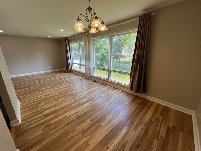 Sala de estar y comedor - 21W185 22nd St