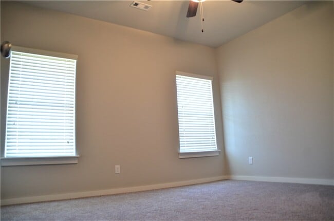 Building Photo - 2413 SW Arbor Rd
