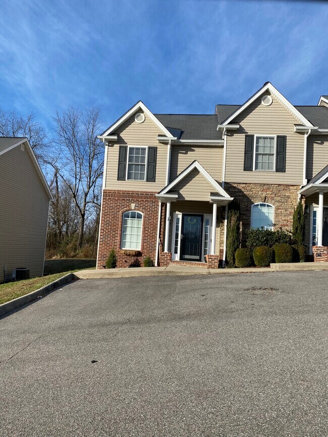 Photo - 182 Montvale Rd Townhome