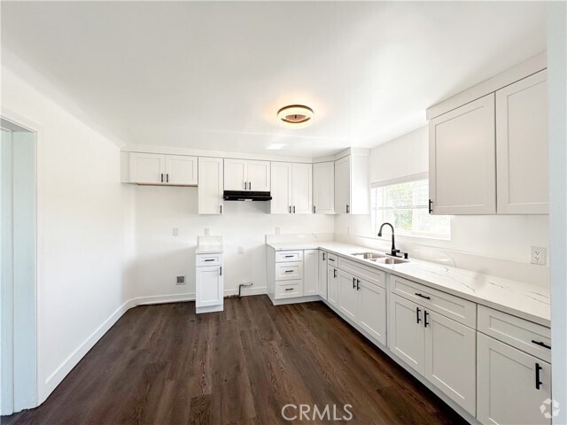 Building Photo - 3610 Whiteside St Rental