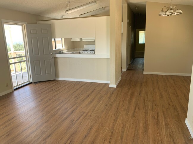 Photo - 4250 Woodview Ln