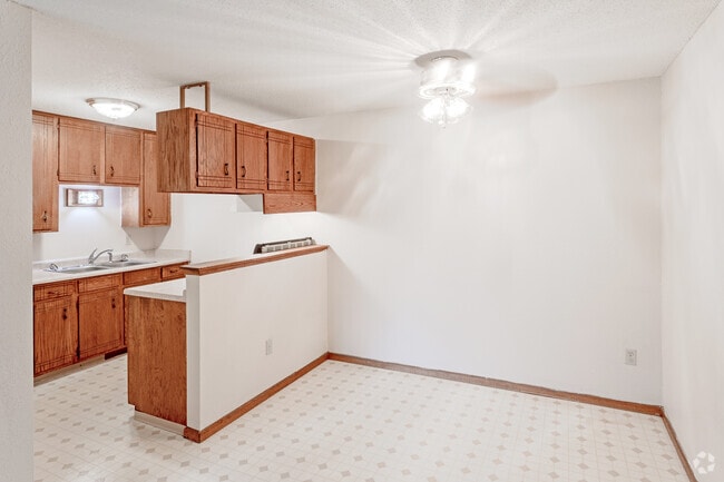 2BR, 1BA - 910 SF