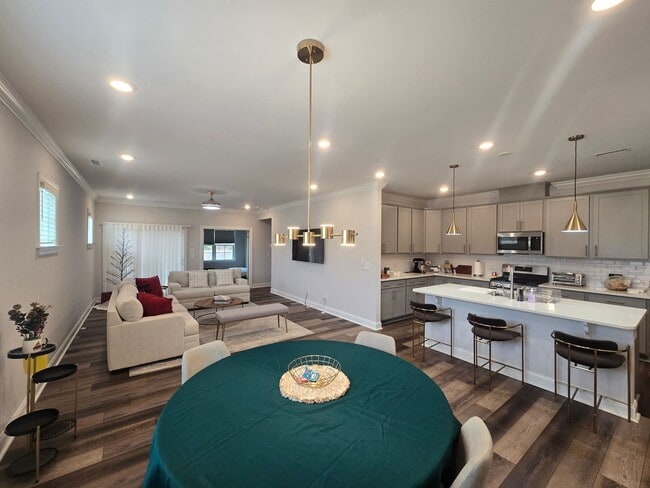 Photo - The Perfect Resort-Style Living in Auburn Village!