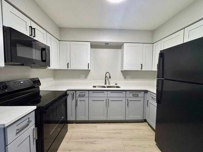 Photo - Harrison Beach Apartments