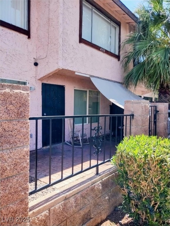 Building Photo - 4350 Caliente St Rental