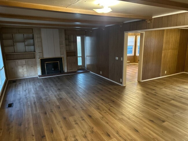 Photo - Available Now! 3-Bed, 1-Bath Home w/ Garage - Central Springdale, right next to Springdale High S...