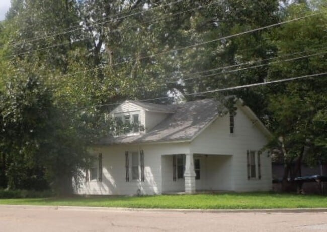 Building Photo - 3 Bedroom Home with Dishwasher in Collinsville!