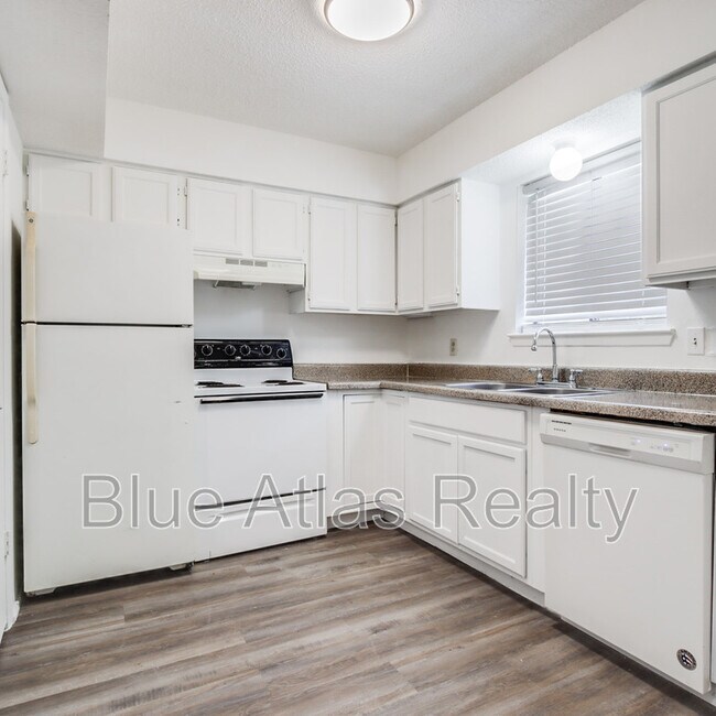 Photo - 2718 Wimbledon Ct