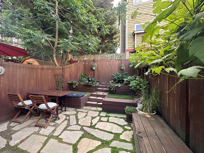 Photo - 2bd/1.5ba Seattle Townhome