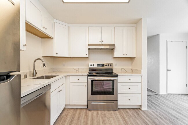 10201-10203 17th Ave SW