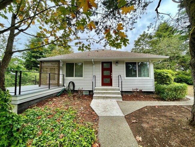 Building Photo - 7605 Sunset Cir W