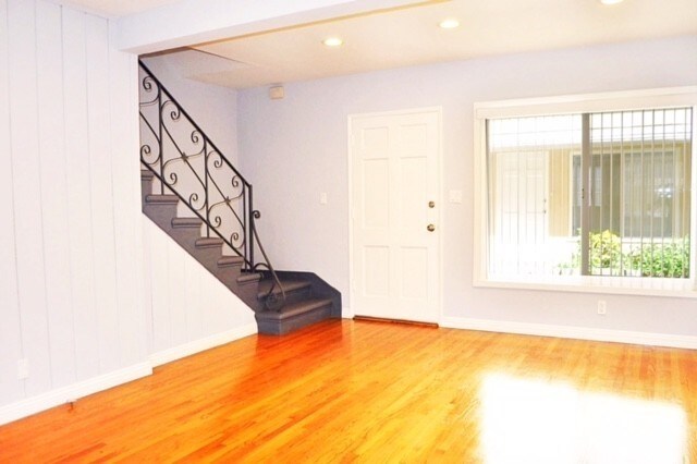 Photo - 321 Cameron Pl