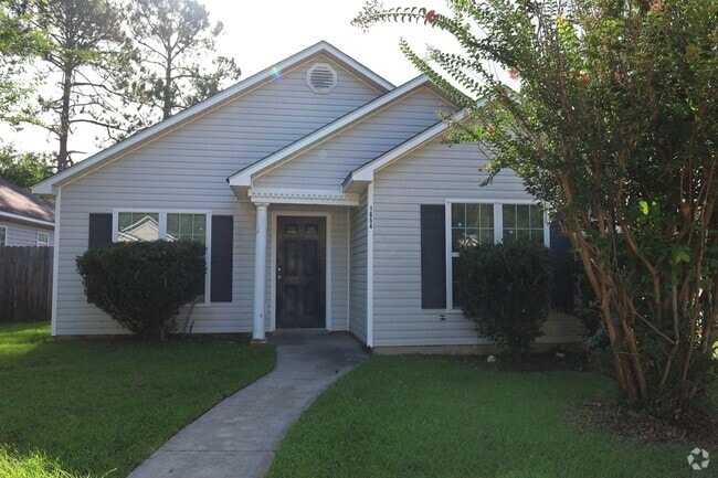 Building Photo - 1654 Fresno St Rental