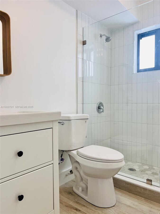 Photo - 910 SW 4th Ave Unit 3