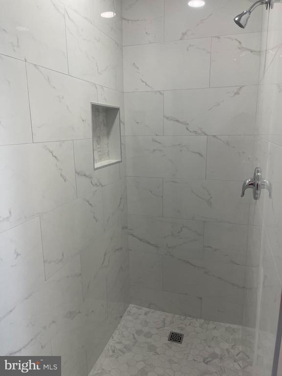 949UNIT Bridgeboro St Rental House Rental in Delran, NJ