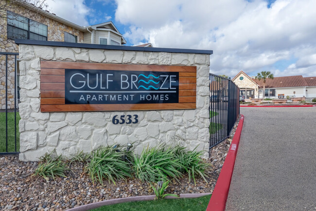 Photo - Gulf Breeze Apartments